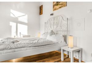 Welcoming 2BR Apt. Near Danube & Millenium Tower客房内的一张或多张床位