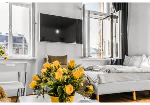 Welcoming 2BR Apt. Near Danube & Millenium Tower客房内的一张或多张床位