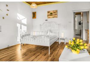 Welcoming 2BR Apt. Near Danube & Millenium Tower客房内的一张或多张床位
