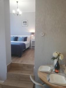 Ένα ή περισσότερα κρεβάτια σε δωμάτιο στο Leśne Apartamenty