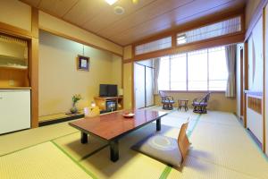 โทรทัศน์และ/หรือระบบความบันเทิงของ Awara Onsen hot spring Koubou Gurabaatei