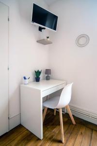 TV a/nebo společenská místnost v ubytování Appartement L'Hyper-Centre Bressan