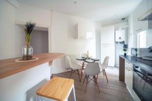 Zdjęcie z galerii obiektu Appartement L'Hyper-Centre Bressan w mieście Bourg-en-Bresse +5 zdjęć