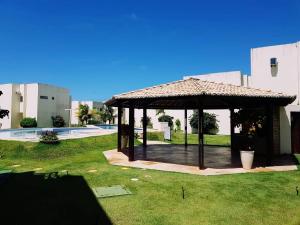 a gazebo in the middle of a yard at Chalet no paraíso in Maracajaú