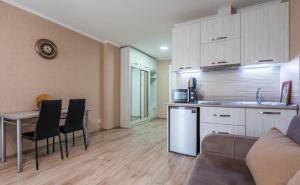 Kuchyň nebo kuchyňský kout v ubytování New Gudauri Loft 2 Apartments
