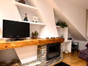 A television and/or entertainment centre at Apartamento Céntrico con Parking - L'Amfitriona