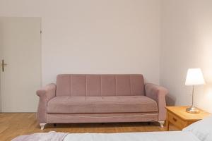 A seating area at Pleasing 2BR Apt.-Perfect for Longstays