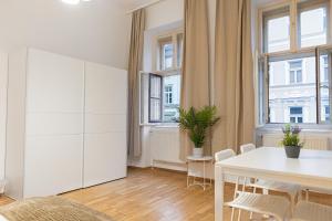 Kép Pleasing 2BR Apt.-Perfect for Longstays szállásáról Bécsben a galériában