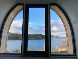 Gallery image of Sunset Cabin- glass frontage luxury couples cabin. in Shieldaig