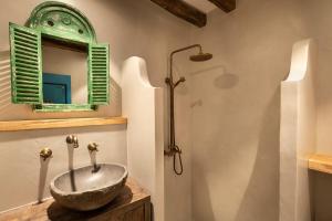 Bathroom sa Kimaro Farmhouse Holiday Cottage