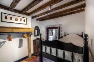 En eller flere senge i et værelse på Kimaro Farmhouse Holiday Cottage