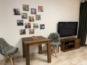 a living room with a table and a tv at Köln Apartment I in Cologne
