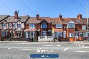 a row of brick houses on a city street at Nuneaton - Ideal 3 Bedroom, Wi-fi Parking, Sleeps 6 - JRR Stays in Stockingford