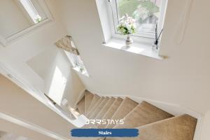 a stairwell in a house with a vase of flowers at Chorley - Large 3 Bedroom Sleeps 6, Wi-Fi, Garden - JRR Stays in Leyland