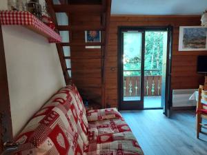 Postel nebo postele na pokoji v ubytování Appartement duplex à Châtel - 3 pièces, 6 personnes, parking couvert, proche télésiège et navettes - FR-1-198-104