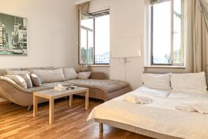 Posezení v ubytování Joyful 2BR Shared Apt Near Millenium Tower & Danube River