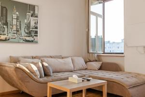 Posezení v ubytování Joyful 2BR Shared Apt Near Millenium Tower & Danube River