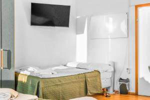 Postel nebo postele na pokoji v ubytování Joyful 2BR Shared Apt Near Millenium Tower & Danube River