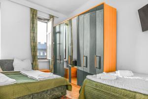 Postel nebo postele na pokoji v ubytování Joyful 2BR Shared Apt Near Millenium Tower & Danube River