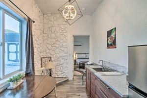 Stylish Klamath Falls Unit Less Than half Mi to OIT!