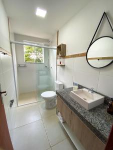 a bathroom with a sink and a shower and a toilet at Dois quartos com varanda - super espaçoso in Barra do Piraí +11 photos