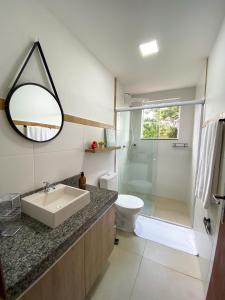 a bathroom with a sink and a shower at Dois quartos com varanda - super espaçoso in Barra do Piraí