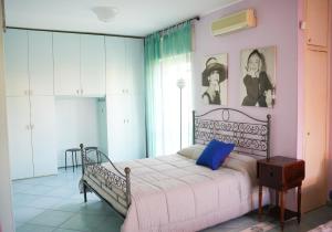 a bedroom with a bed with a blue pillow on it at La casa nel Parco**** in Torre Annunziata