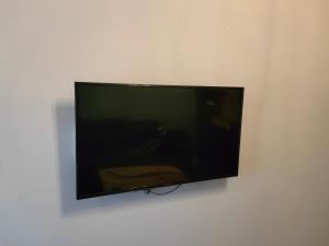TV a/nebo společenská místnost v ubytování Tsaghkadzor Kechi Apartment 136