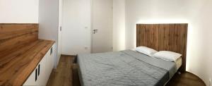 Postel nebo postele na pokoji v ubytování Apartments 5KA - Modern Comfort 5 minutes from Highway