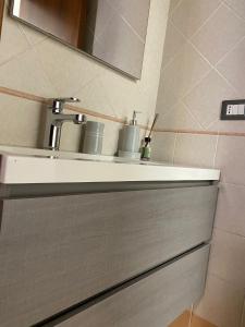 A bathroom at Room Mazzini