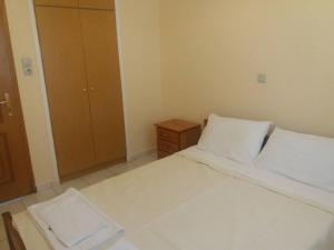 A bed or beds in a room at Irini's Appartment 2
