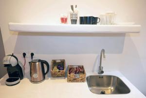 Kuchyňa alebo kuchynka v ubytovaní Plaza Guest House με τζάκι + 4 fotografie