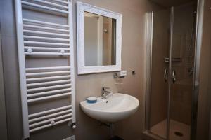 A bathroom at I Bannisti