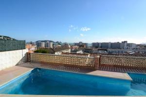 a swimming pool on the roof of a building at Apartamentos Bonsol in L'Estartit