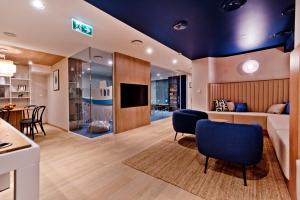 Telewizja i/lub zestaw kina domowego w obiekcie BlueApart Apartamenty Hotelowe Nexo II