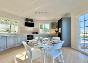 a kitchen and dining room with a table and chairs at Villa Trevina in Puerto de la Cruz