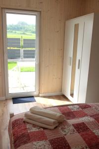 Posteľ alebo postele v izbe v ubytovaní Apartamenty pod Wilczakiem
