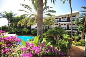 a view of the resort from the garden at Apartment Hotel TABOGA in Playa del Ingles