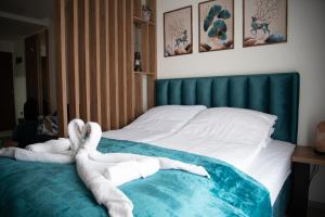 a bed with two swans made out of towels at Apartman Larisa in Kopaonik
