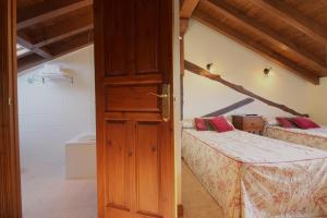 a bedroom with two beds in a attic at Casa Pinna in Santillana del Mar