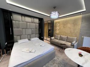 Łóżko lub łóżka w pokoju w obiekcie Salomea apartments Kraków, Stary Kazimierz, Tauron arena
