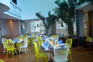 Restoran või mõni muu söögikoht majutusasutuses Yunna Hotel Lampung