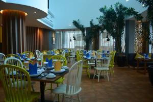 Restoran või mõni muu söögikoht majutusasutuses Yunna Hotel Lampung