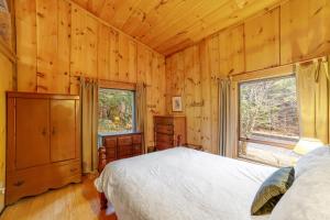 a bedroom with a bed and a window at Stratton Woods in West Wardsboro
