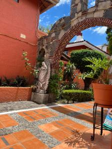 a stone pathway with a statue in front of a building at Hotel Villas Ajijic, Ajijic Chapala Jalisco in Ajijic