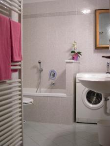 a bathroom with a sink and a toilet and a tub at Tobià Brujà in Vigo di Fassa