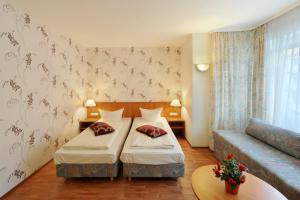Ένα ή περισσότερα κρεβάτια σε δωμάτιο στο Fair Hotel Villa Diana +15 φωτογραφίες
