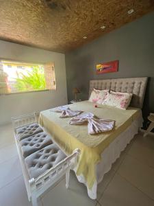 a bedroom with a bed and a window at Pousada Eucaliptos in Barra Grande