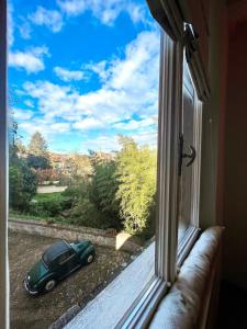 a car parked outside a window with a view at B&B Palazzo Bruchi in Siena