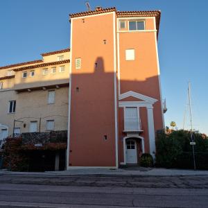 Budova, v ktorej sa apartmán nachádza